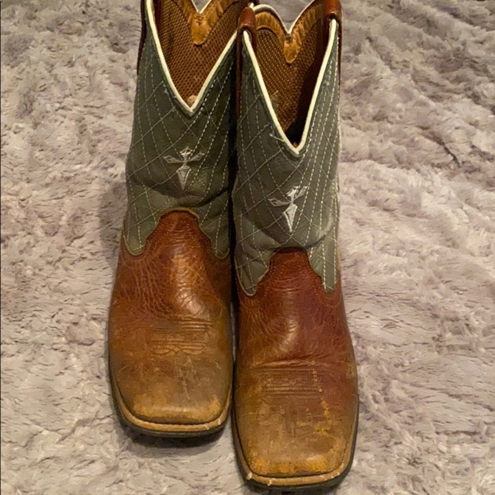 Boys boots